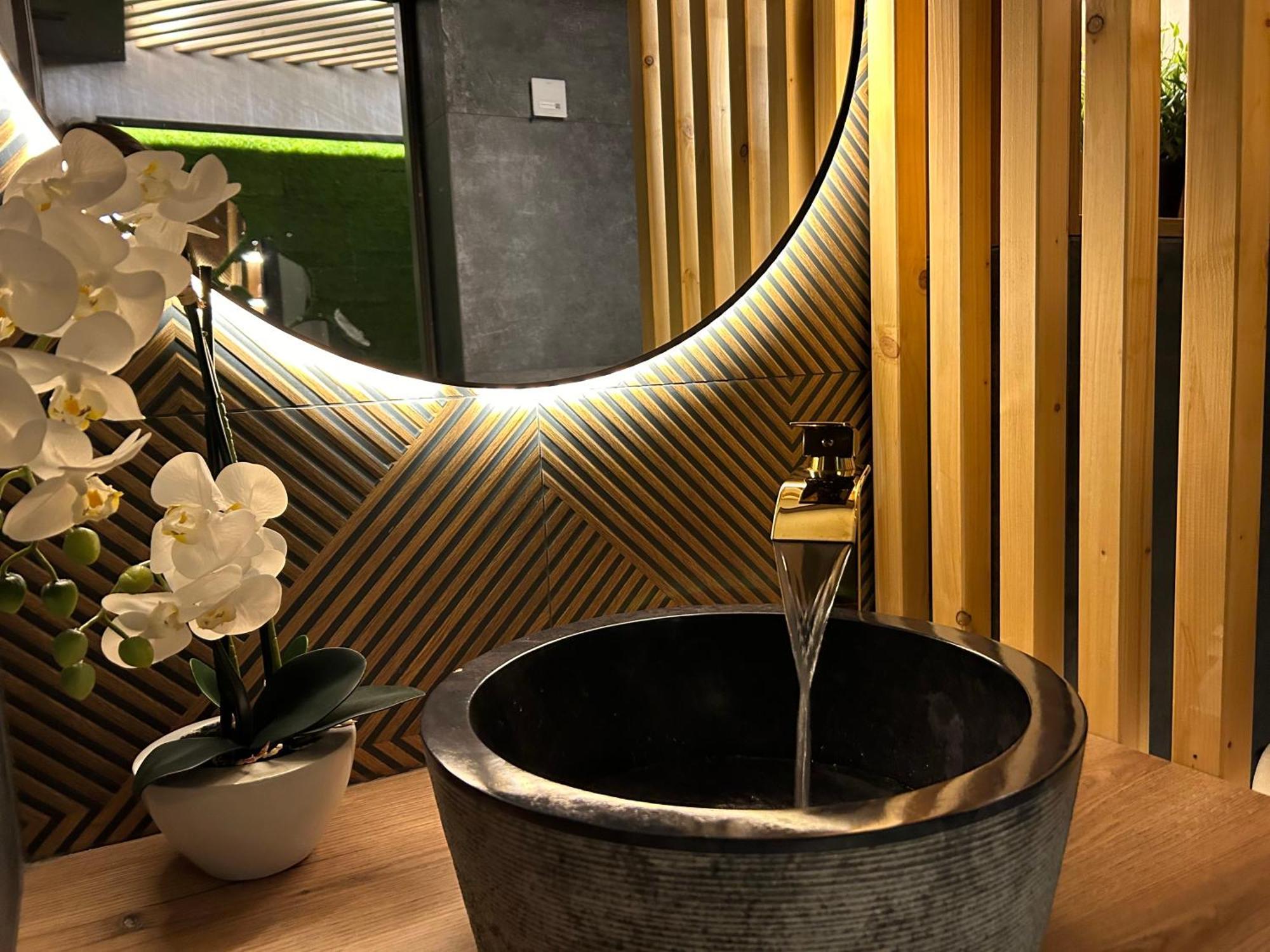 Leo Apartment Suite & Private Spa Zone - Old City Pressburg Exterior foto