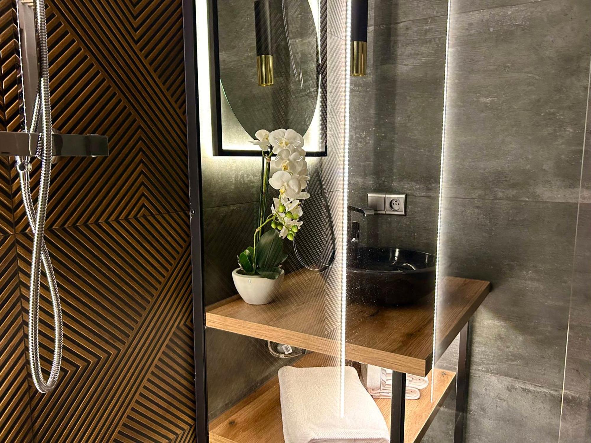Leo Apartment Suite & Private Spa Zone - Old City Pressburg Exterior foto