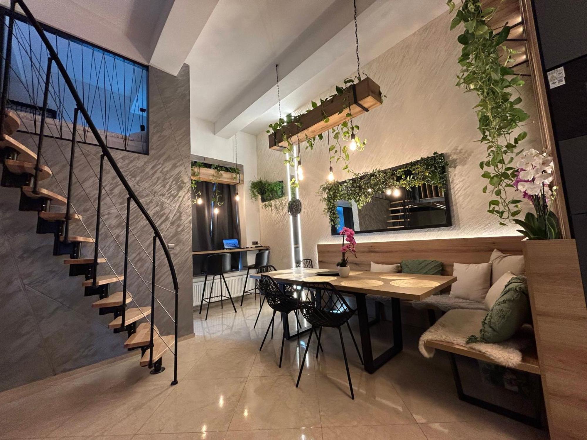 Leo Apartment Suite & Private Spa Zone - Old City Pressburg Exterior foto