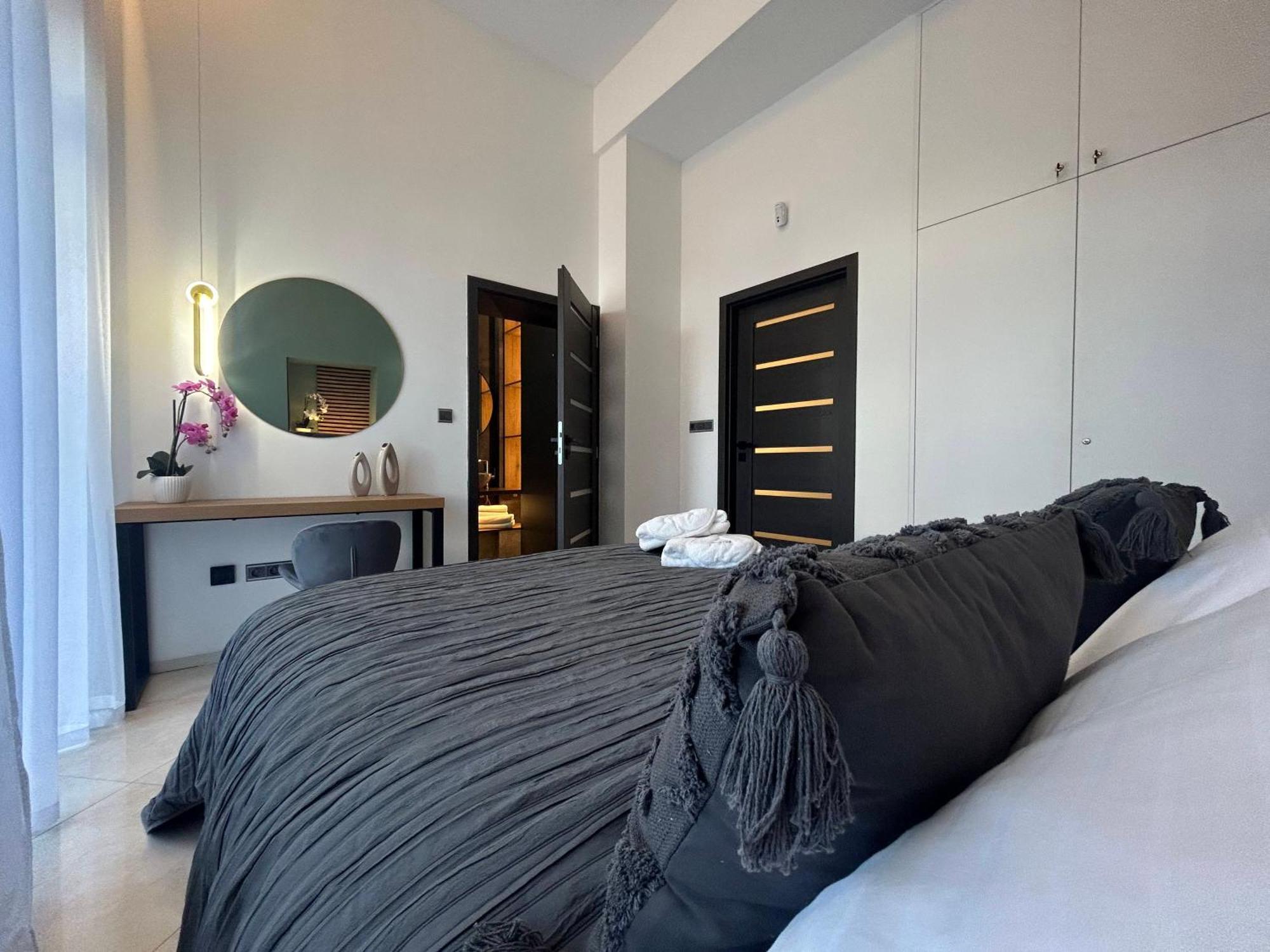 Leo Apartment Suite & Private Spa Zone - Old City Pressburg Exterior foto