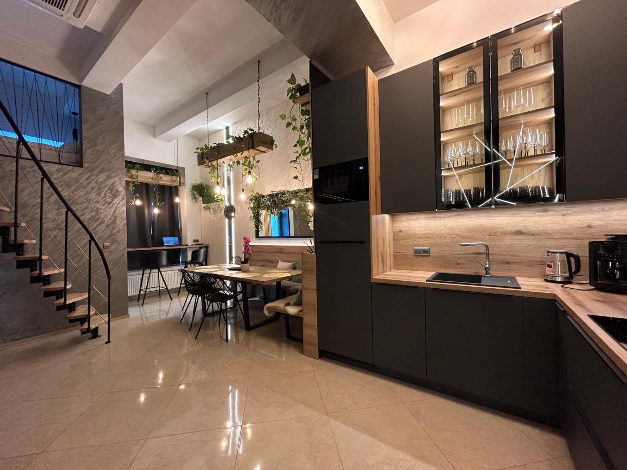 Leo Apartment Suite & Private Spa Zone - Old City Pressburg Exterior foto