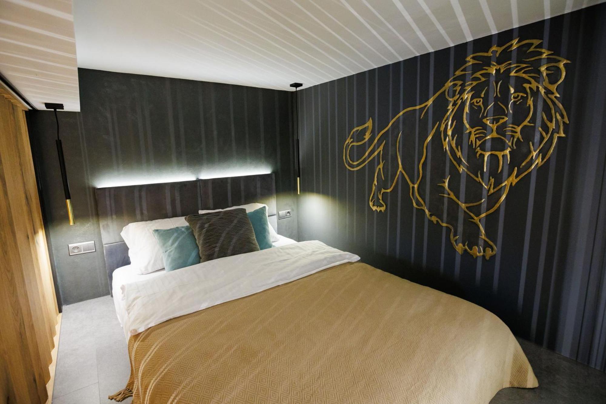 Leo Apartment Suite & Private Spa Zone - Old City Pressburg Exterior foto