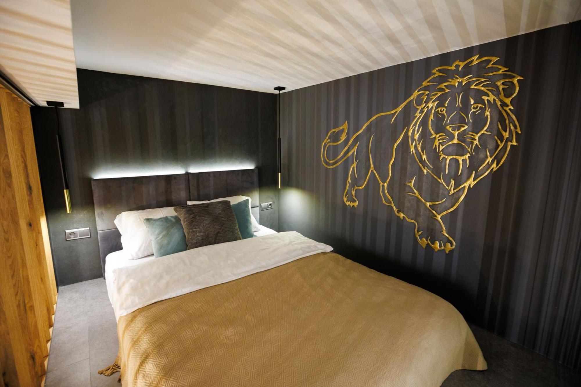Leo Apartment Suite & Private Spa Zone - Old City Pressburg Exterior foto